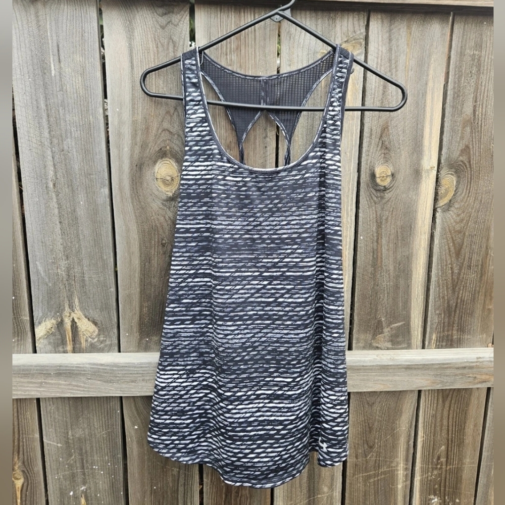 UNDER ARMOUR Women's Tank Top Medium Gray Logo Athletic Loose Fit Athleisure